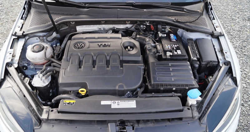 Volkswagen Golf cena 45999 przebieg: 211404, rok produkcji 2017 z Gryfice małe 562